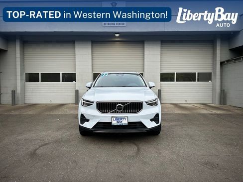 Used 2025 Volvo XC40 B5 Core AWD/4WD image 5