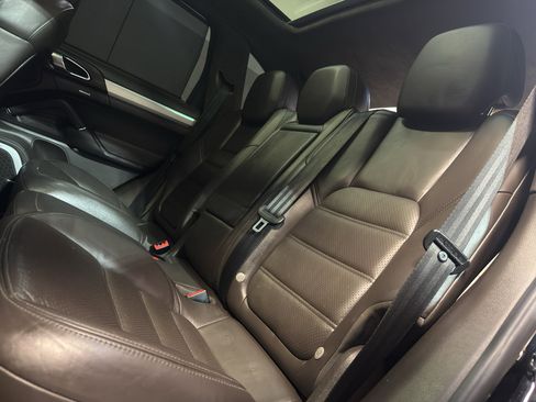 Used 2015 Porsche Cayenne Turbo AWD/4WD image 30