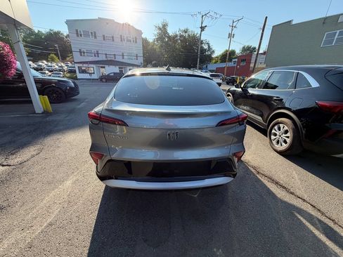 Used 2025 Buick Envista Sport Touring w/ Convenience II Package FWD image 4