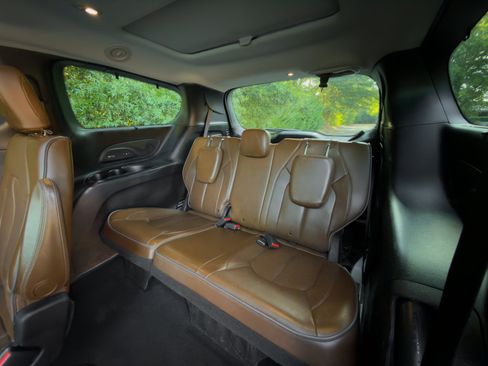 Used 2017 Chrysler Pacifica Limited FWD image 14