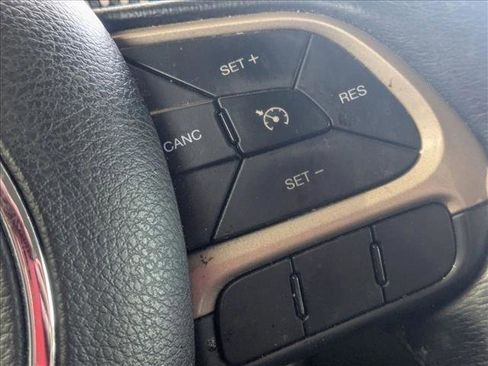 Used 2017 Jeep Renegade Latitude w/ Popular Equipment Group image 10