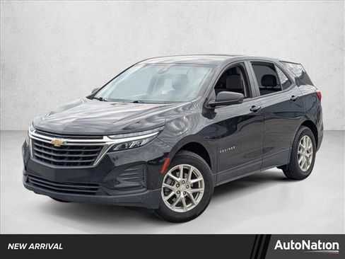 Used 2023 Chevrolet Equinox LS image 1