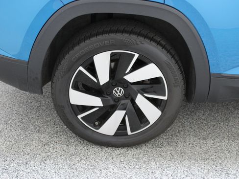 Used 2024 Volkswagen Atlas Cross Sport SE FWD image 6