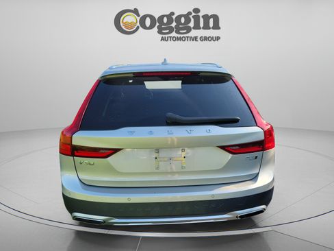 Used 2019 Volvo V90 T5 Cross Country AWD/4WD image 3
