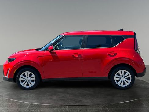 Used 2025 Kia Soul LX FWD image 5