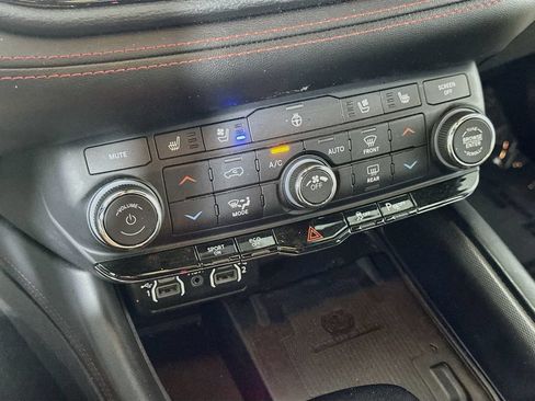 Used 2023 Dodge Durango R/T RWD image 30