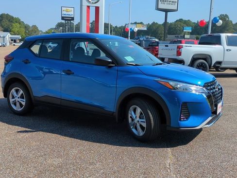 New 2025 Nissan Kicks Play S image 8