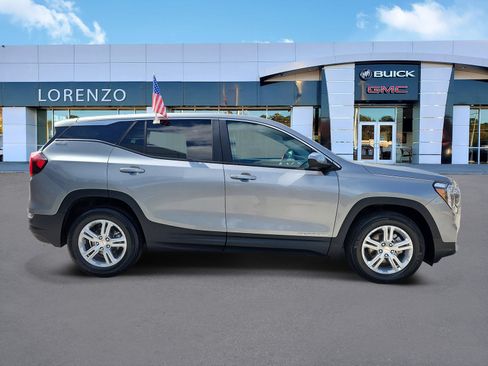 Used 2024 GMC Terrain SLE FWD image 4