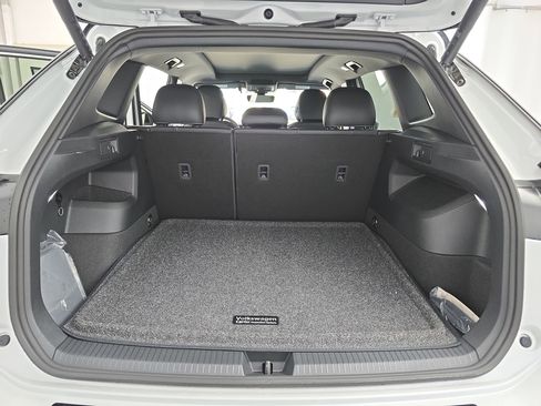 New 2026 Volkswagen Tiguan SE R-Line FWD image 12