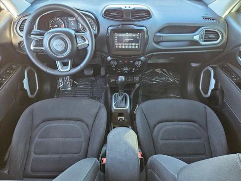 Used 2018 Jeep Renegade Latitude AWD/4WD image 15