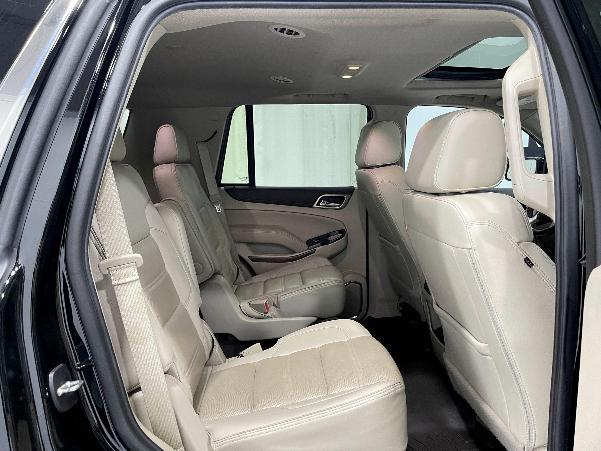 Used 2020 GMC Yukon Denali w/ Denali Premium Package AWD/4WD image 33