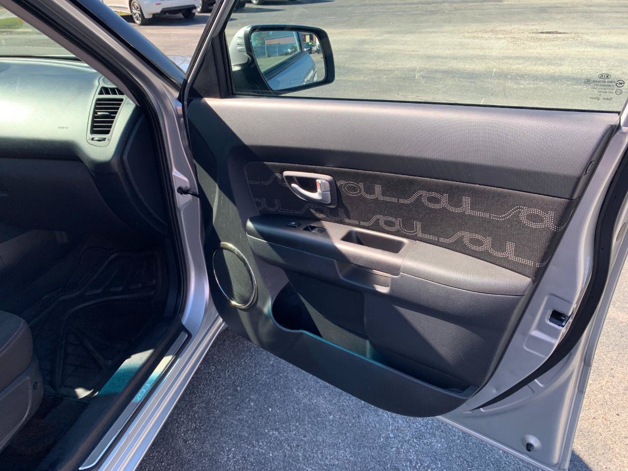 Used 2013 Kia Soul + w/ Audio Pkg FWD image 35