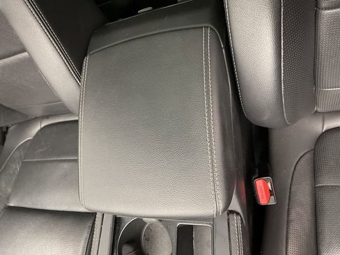 Used 2024 Jaguar F-PACE R-Dynamic S image 11