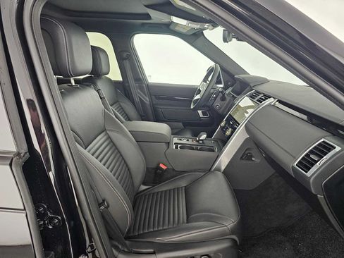 Used 2025 Land Rover Discovery S AWD/4WD image 10