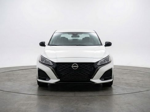 Used 2025 Nissan Altima 2.5 SV image 2