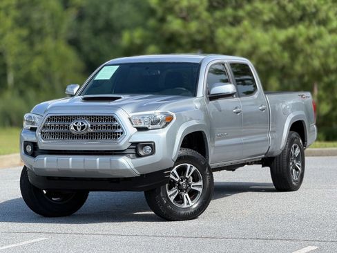 Used 2017 Toyota Tacoma TRD Sport w/ Tow Package RWD image 8
