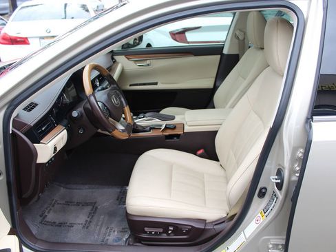 Used 2018 Lexus ES 300h image 20