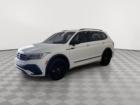 Used 2024 Volkswagen Tiguan SE R-Line AWD/4WD image 6
