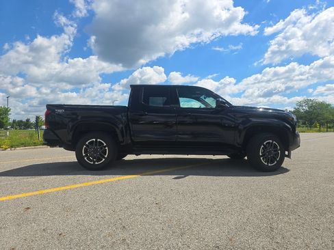 Used 2025 Toyota Tacoma TRD Sport AWD/4WD image 16