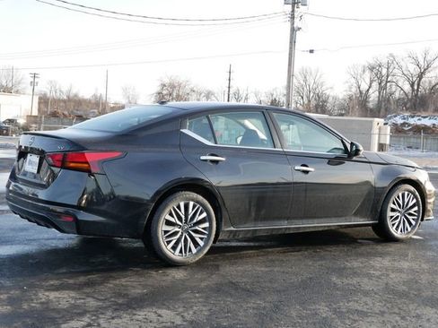 Used 2023 Nissan Altima 2.5 SV image 4