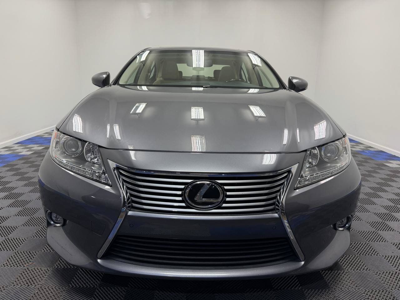 Used 2014 Lexus ES 350 w/ Luxury Package FWD image 2