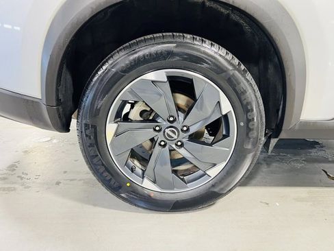 Used 2024 Nissan Rogue SV image 9