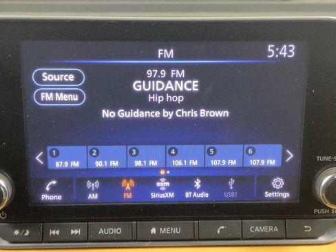 Used 2020 Nissan Sentra SV w/ SV Premium Package FWD image 25