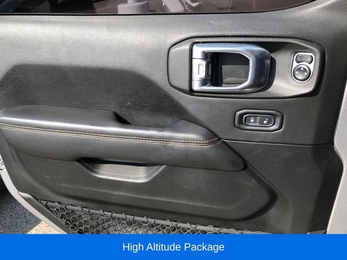 Used 2021 Jeep Wrangler Unlimited Sahara AWD/4WD image 9