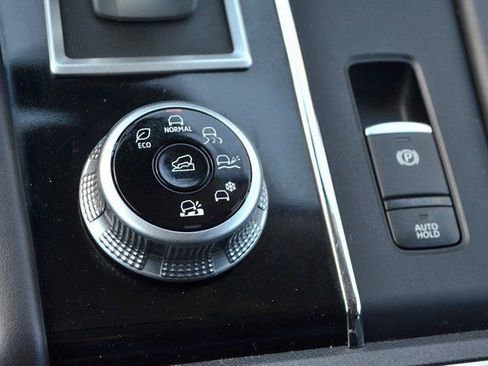 Used 2024 Mitsubishi Outlander SE image 25