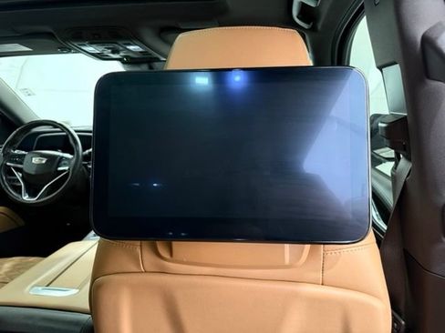 Used 2023 Cadillac Escalade ESV Premium Luxury w/ Performance Package AWD/4WD image 32