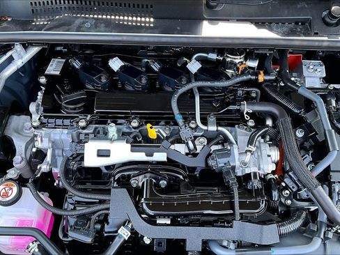 Used 2024 Toyota Prius XLE FWD image 32