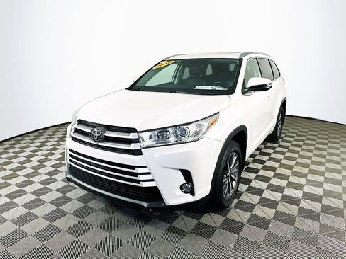Used 2018 Toyota Highlander XLE AWD/4WD image 5