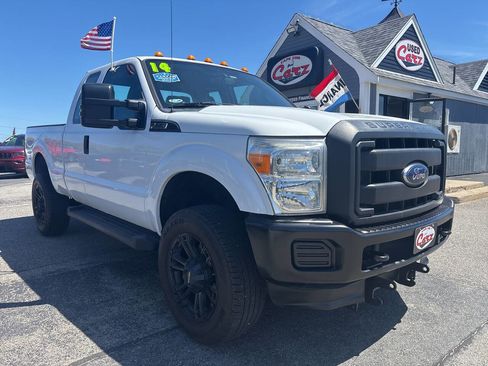 Used 2014 Ford F250 XL w/ Power Equipment Group AWD/4WD image 1