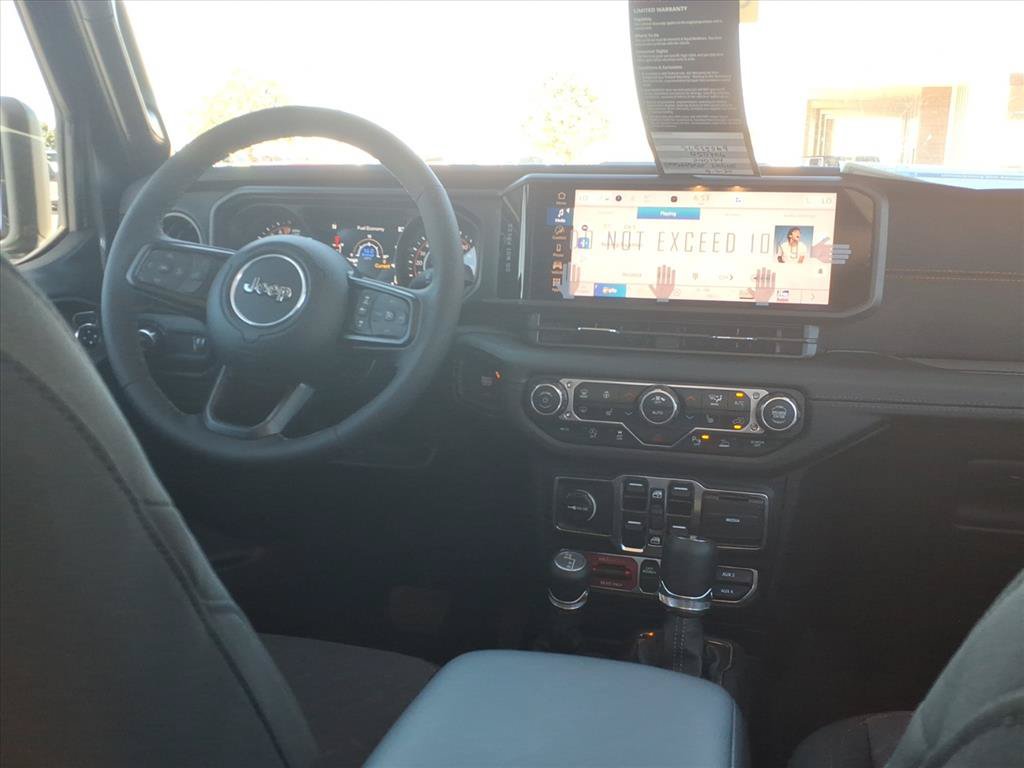 Used 2025 Jeep Gladiator Mojave w/ Safety Group AWD/4WD image 10