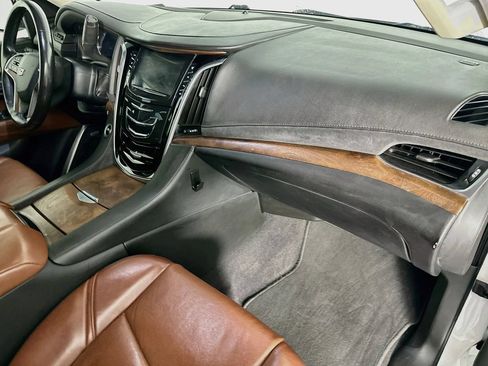 Used 2020 Cadillac Escalade Premium Luxury AWD/4WD image 32