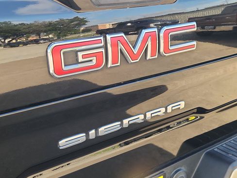 Used 2024 GMC Sierra 1500 SLT AWD/4WD image 30