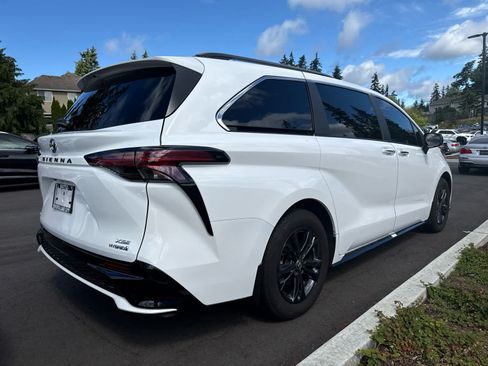 Used 2024 Toyota Sienna XSE AWD/4WD image 6