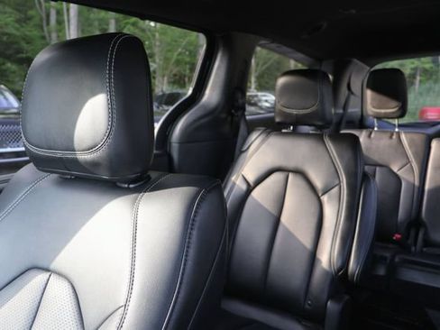 Used 2025 Chrysler Pacifica Select FWD image 10