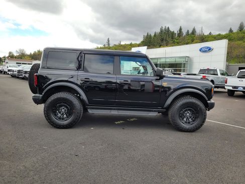 New 2026 Ford Bronco Badlands image 4