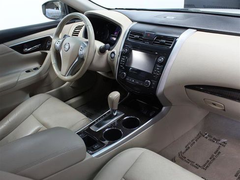 Used 2013 Nissan Altima 2.5 SL w/ Technology Pkg FWD image 10