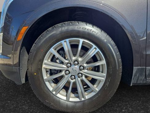 Used 2017 Cadillac XT5 Luxury w/ Driver Awareness Package image 4