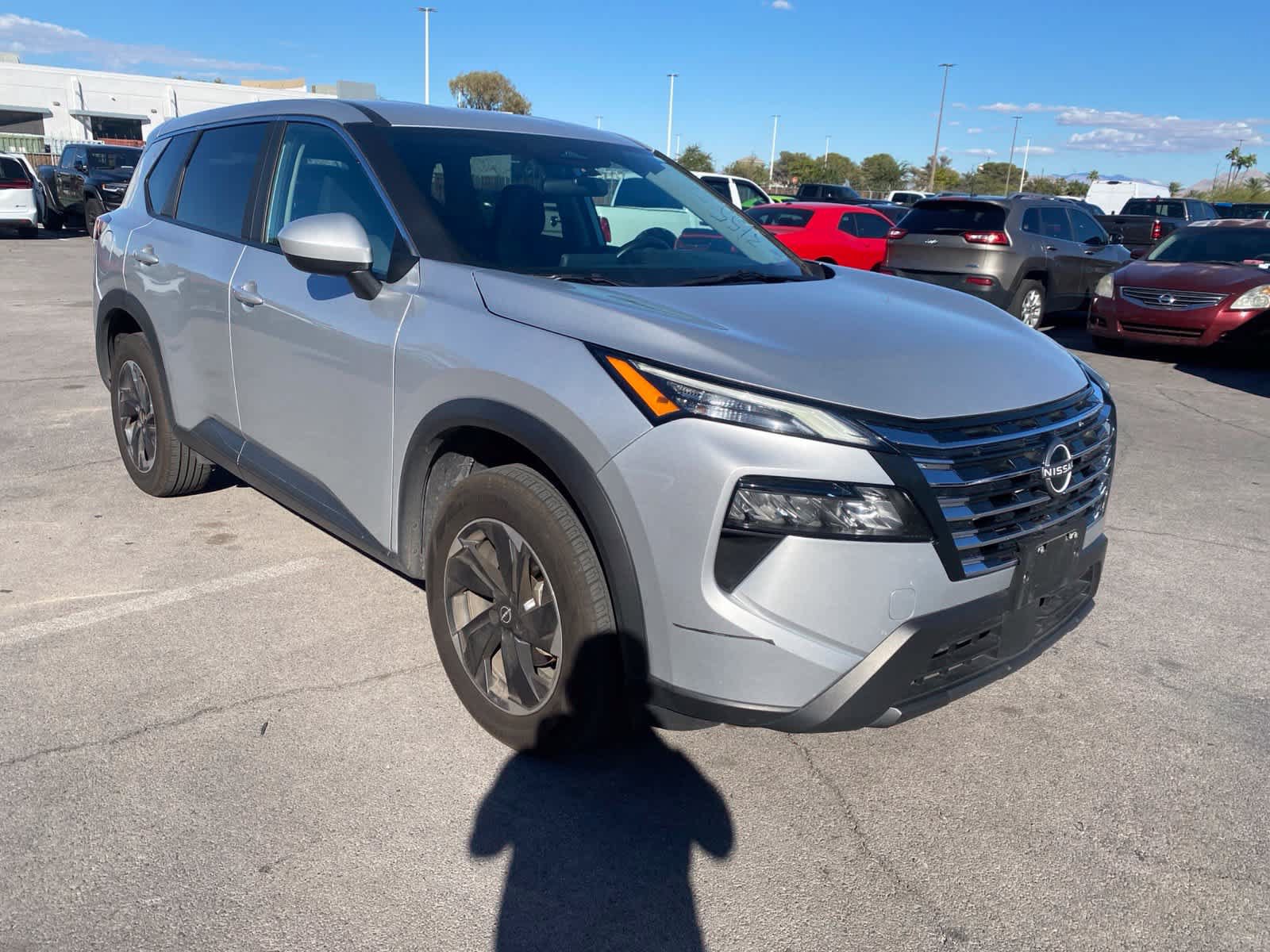 Used 2025 Nissan Rogue SV FWD image 3