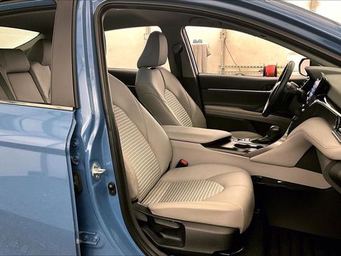 Used 2023 Toyota Camry SE image 7