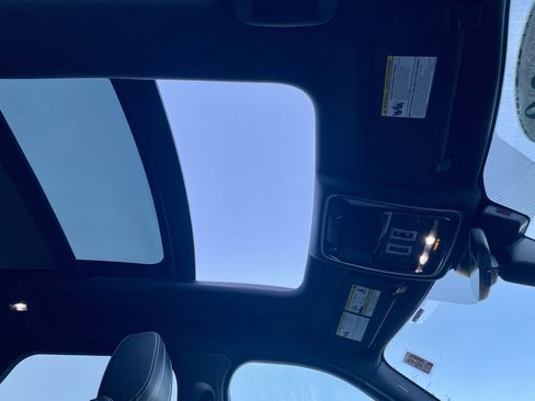 Used 2020 Land Rover Range Rover Velar R-Dynamic S image 17