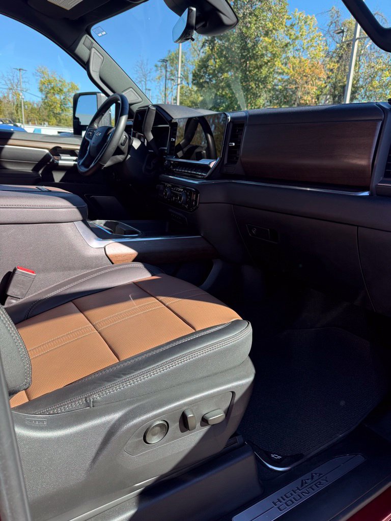 Used 2025 Chevrolet Silverado 2500 High Country w/ High Country Premium Package AWD/4WD image 21