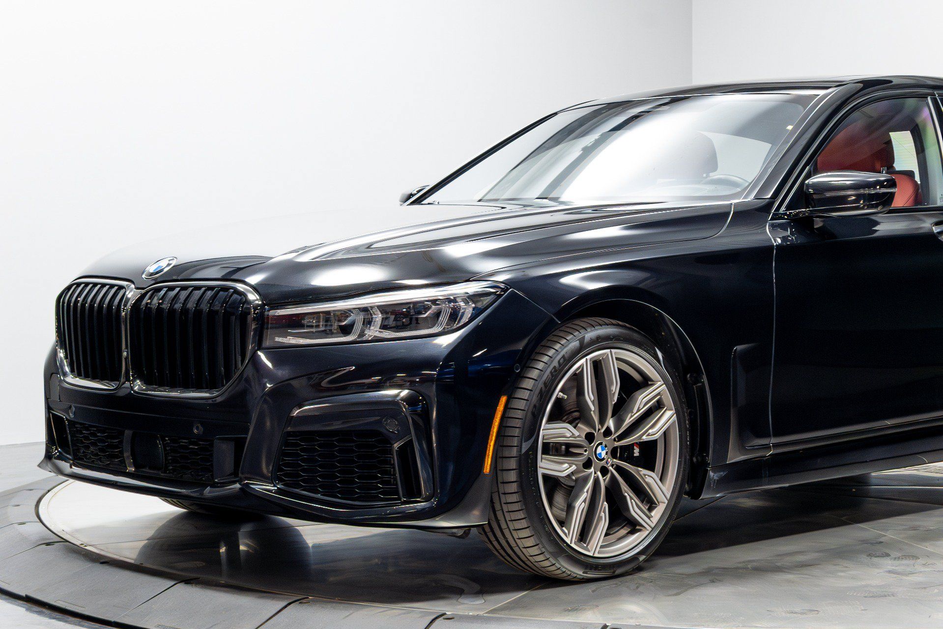 Used 2022 BMW M760i xDrive AWD/4WD image 4