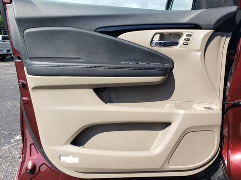 Used 2021 Honda Pilot Touring image 16