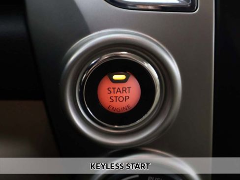 Used 2017 Nissan Titan SV image 3