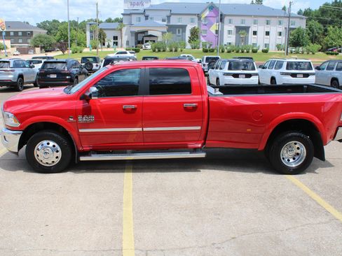 Used 2014 RAM 3500 Laramie w/ Convenience Group RWD image 10