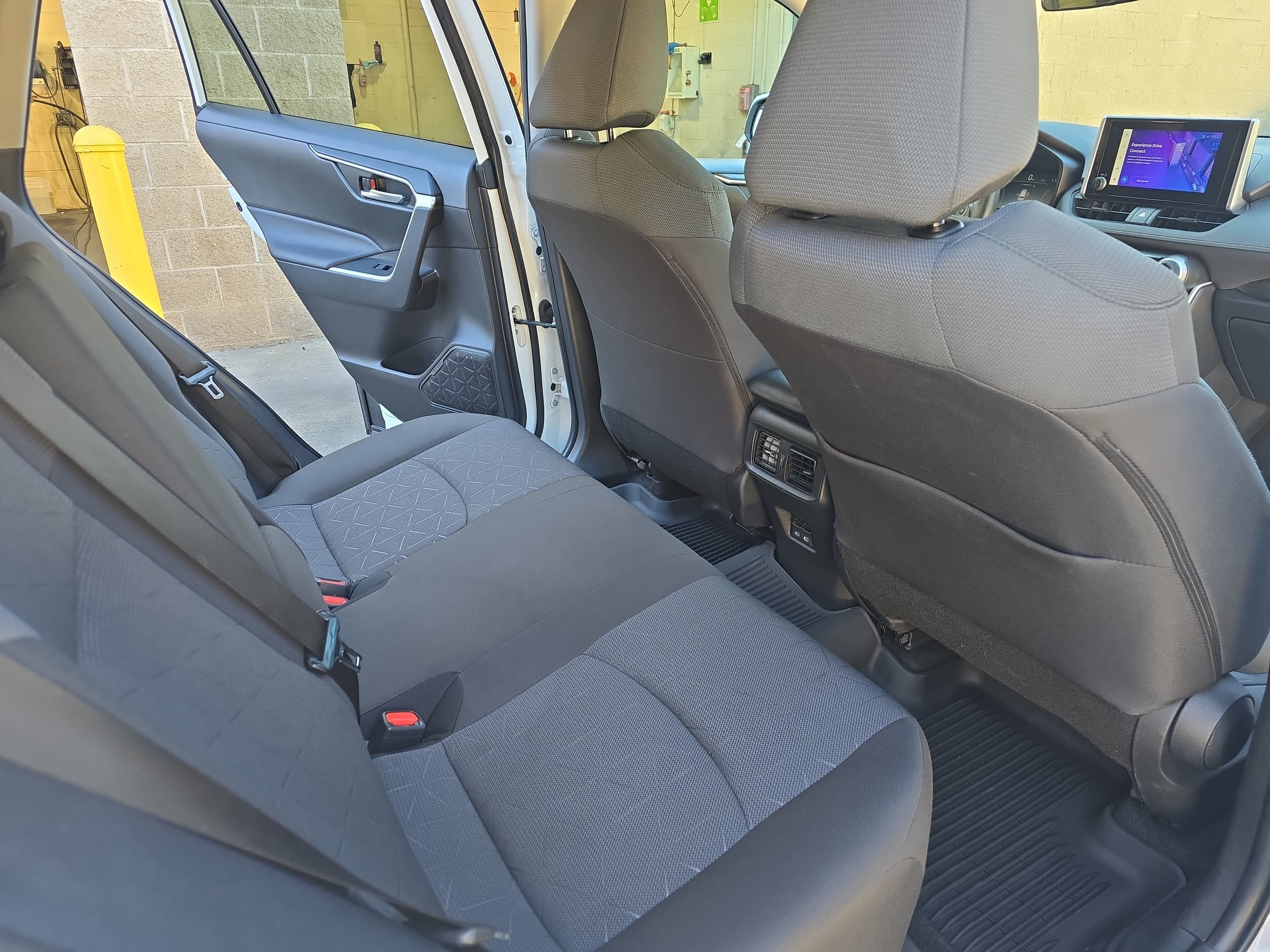 Used 2025 Toyota RAV4 XLE FWD image 11